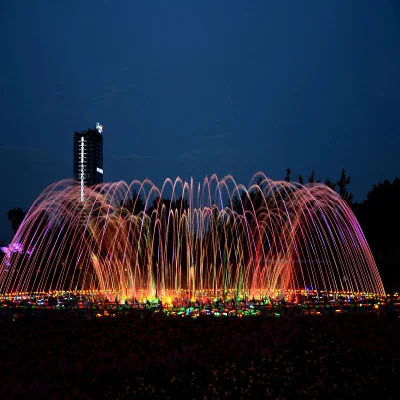 Luces LED 3D Decoración de jardín Cubierta laminar colorida Flujo de agua de chorro Fuente cuadrada Fuente flotante del lago Boquillas giratorias Fuente del puente del arco iris